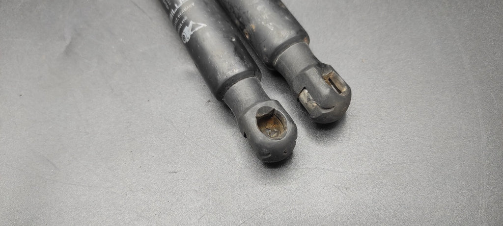 Alfa Romeo 159 SW 2.4JTDm 147kW 2007 Rear Tailgate Gas Shock Set 60683933