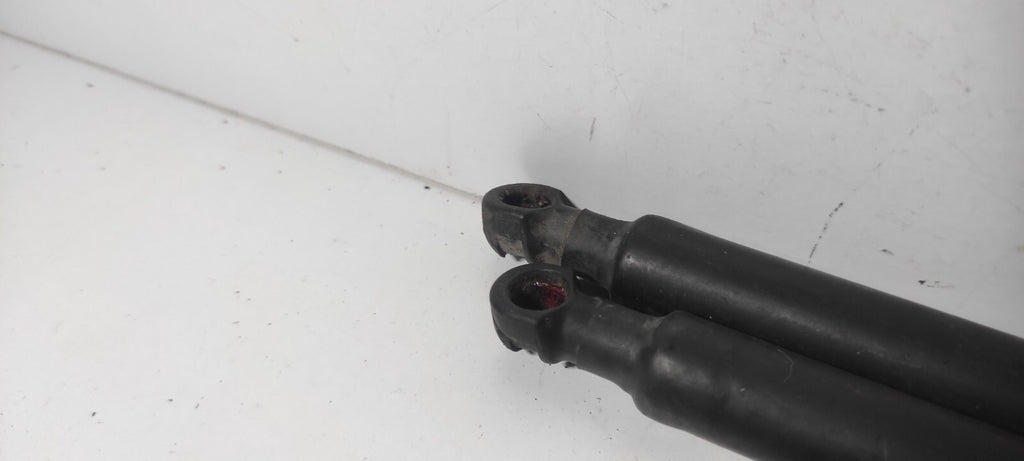 Alfa Romeo 147 1.9JTD 110kW 2004 Front Bonnet Hood Spring Shock 46739202