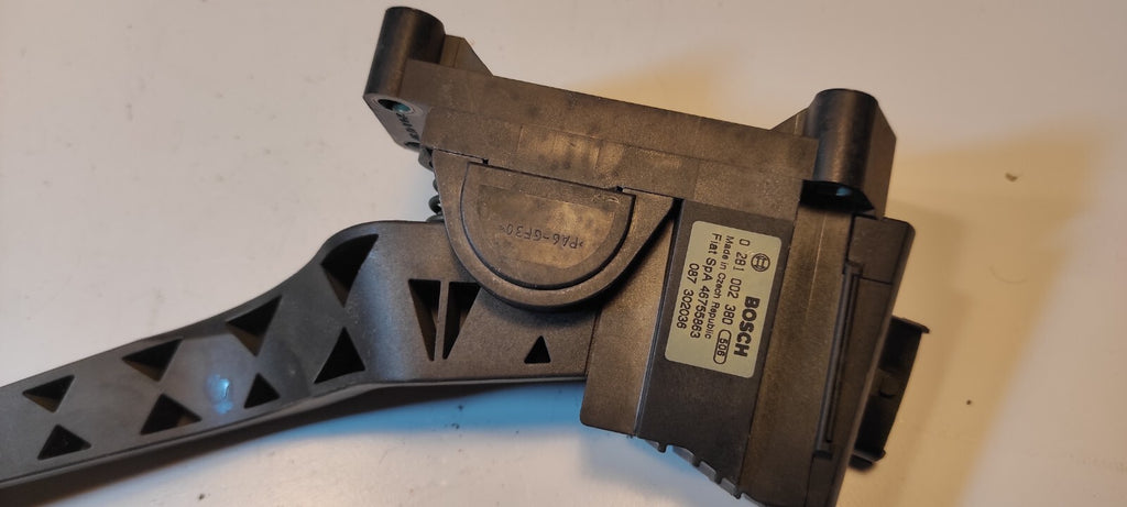 Alfa Romeo 147 1.9JTD 85kW 2002 LHD Throttle Gas Pedal 0281002380 46755863