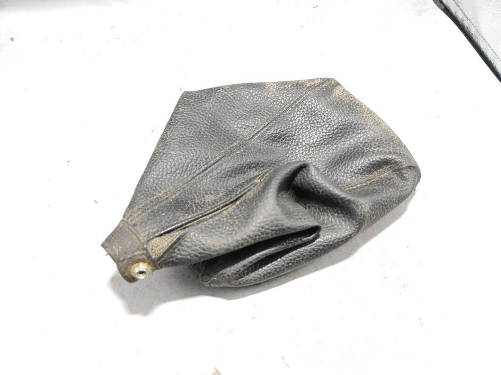 Alfa Romeo 155 1.8i 103kW 1994 Manual Gear lever shifter trim leather  