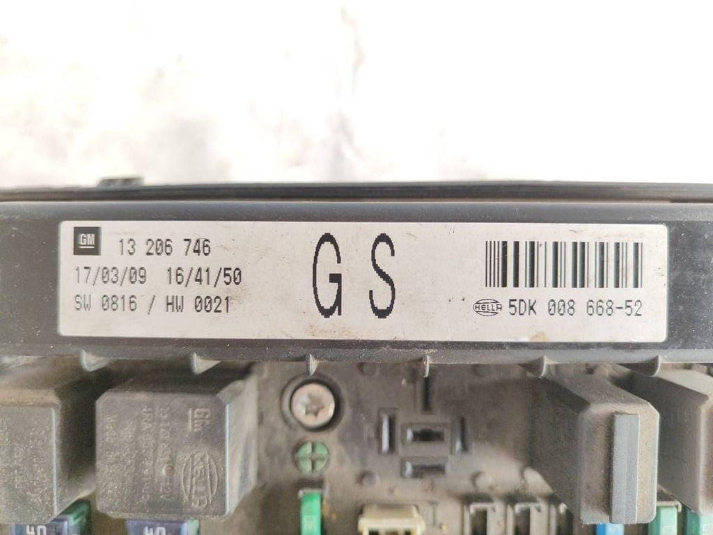 Opel Astra H 2005 Fuse module 13206746 