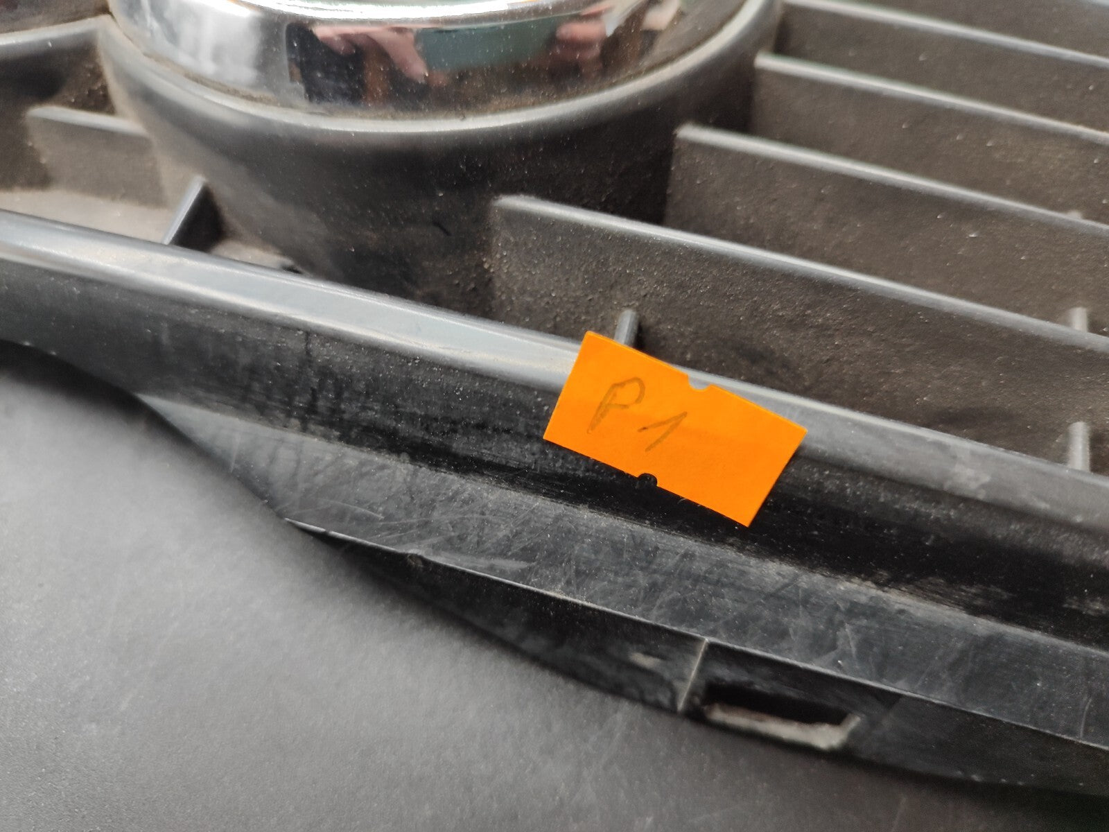 Audi 80 90 1990 Front Bumper Upper Radiator Mesh Grill 893853655