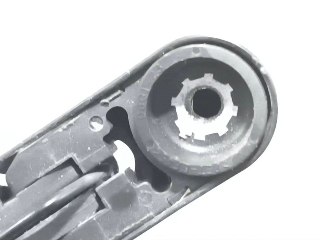 Mazda 3 BM III Hatchback 2014 Rear Windshield Rear wiper blade arm 