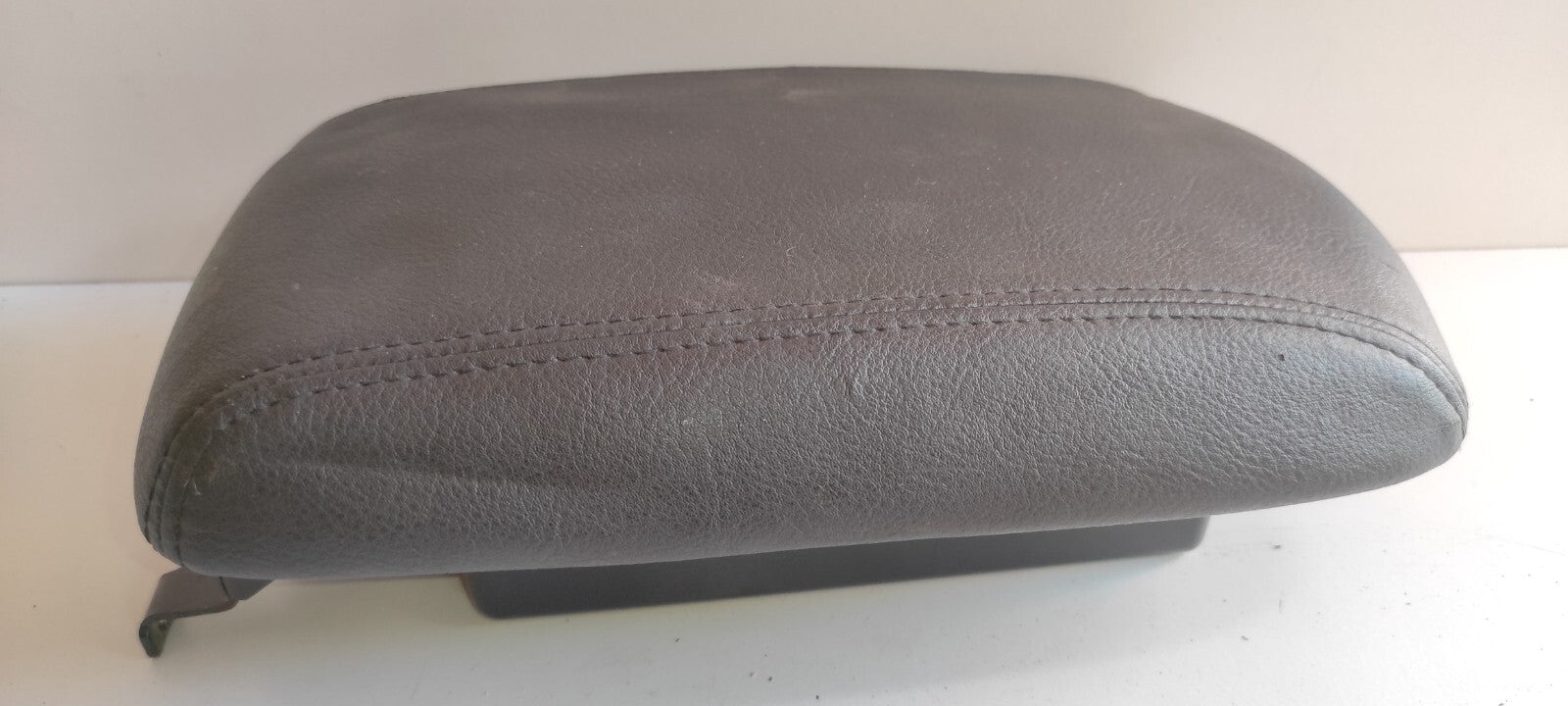 Peugeot 607 3.0i V6 2002 Center Console Armrest Black Leather Cover 1843522016