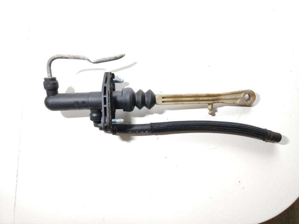 Volvo V70 2005 Clutch master cylinder 30713420 