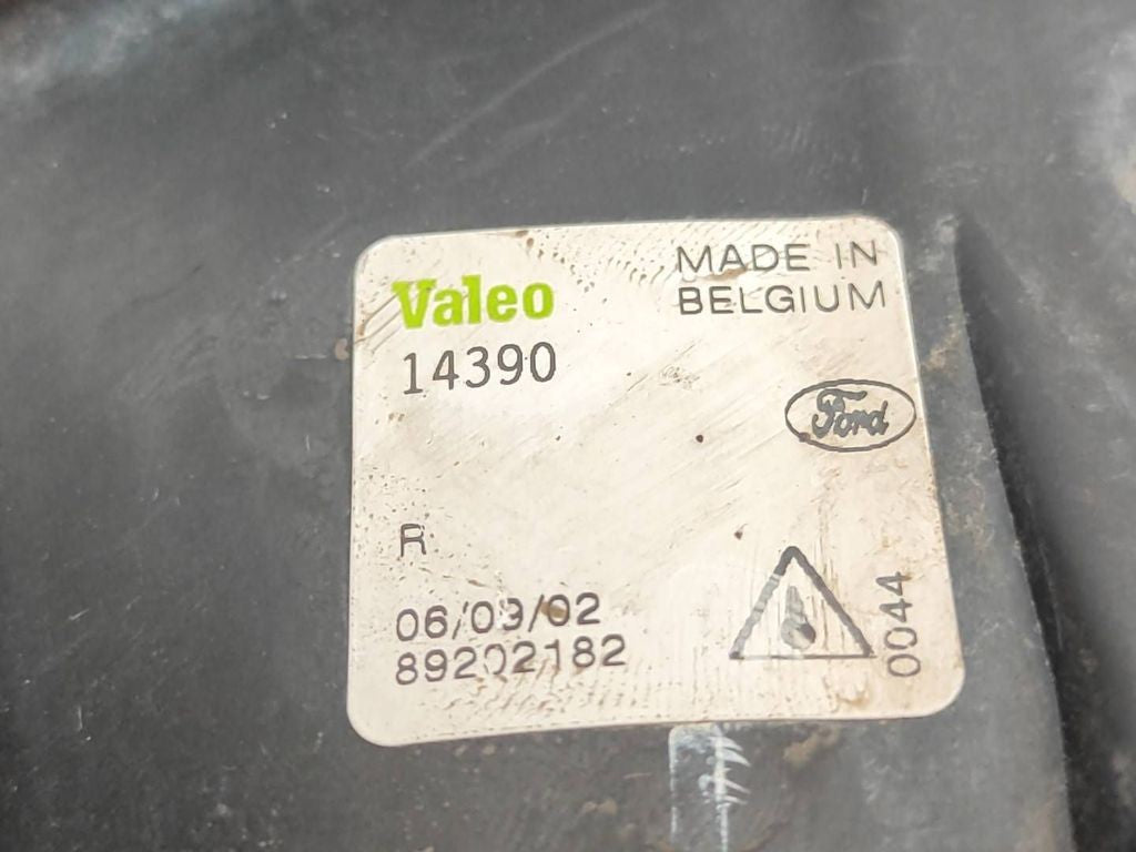 Ford Fiesta 2004 front bumper fog light grill 89202182 