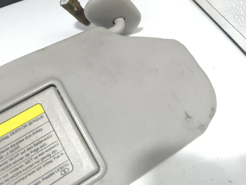 Toyota Avensis T250 2.2D-CAT 2006 LHD Front Right sun visor 