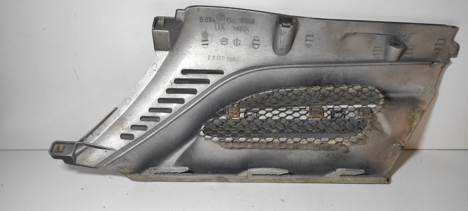 Alfa Romeo 166 2.4JTD 110kW 2003 Front Right Bumper Upper Grill 156016559 Silver