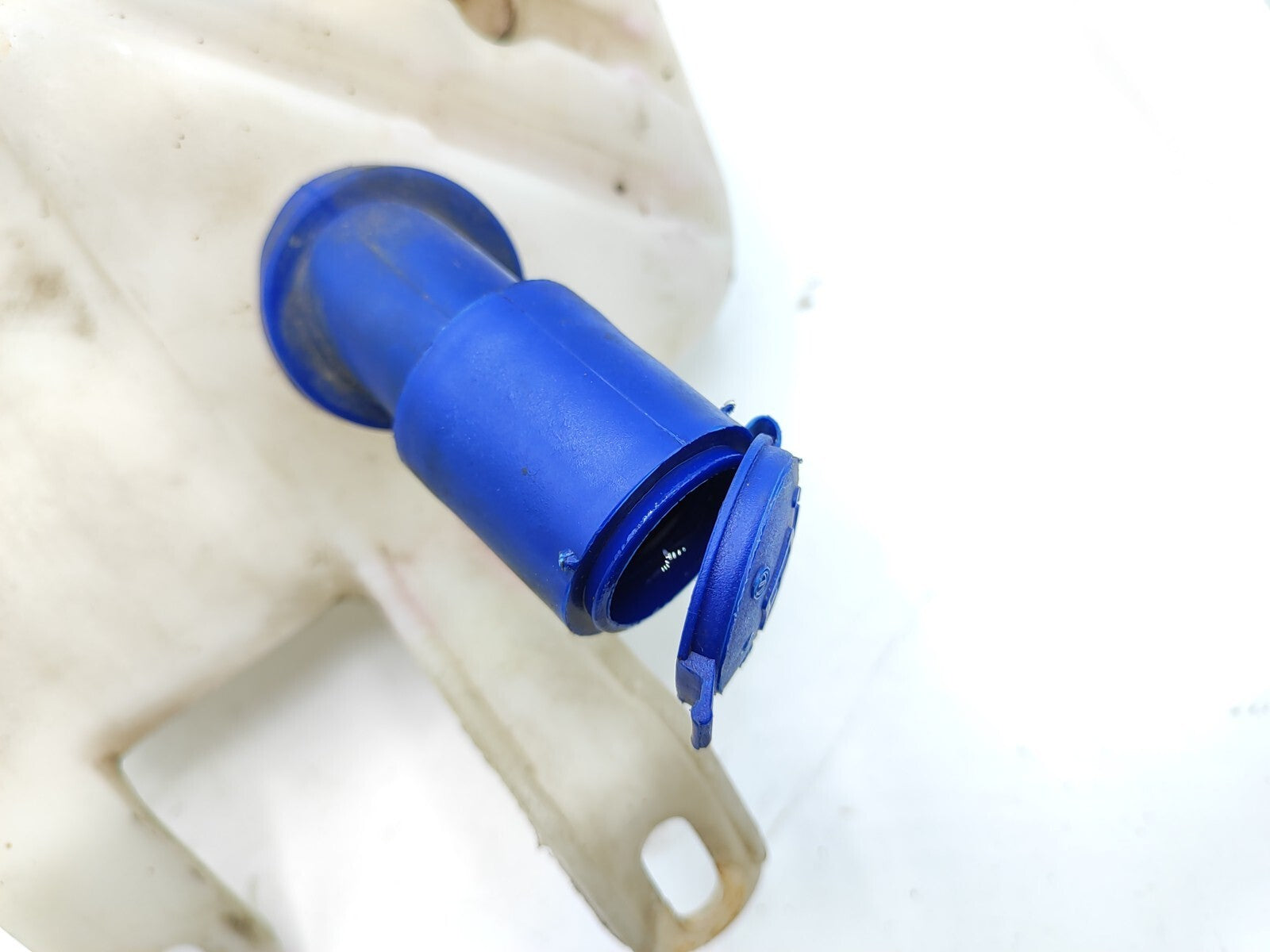 Alfa Romeo GT 1.9JTD 110kW 2004 Windscreen Washer Fluid Tank Reservoir