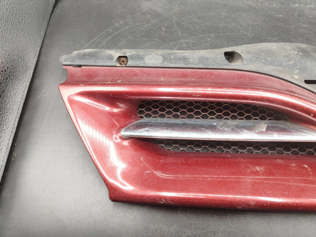Alfa Romeo 166 2.4JTD 110kW 2002 Front Right Upper Grill 156016559 RED