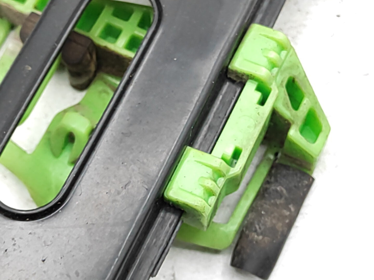 BMW E90 E91 330D 170kW 2006 Diesel Rear Left Window Regulator 1060078