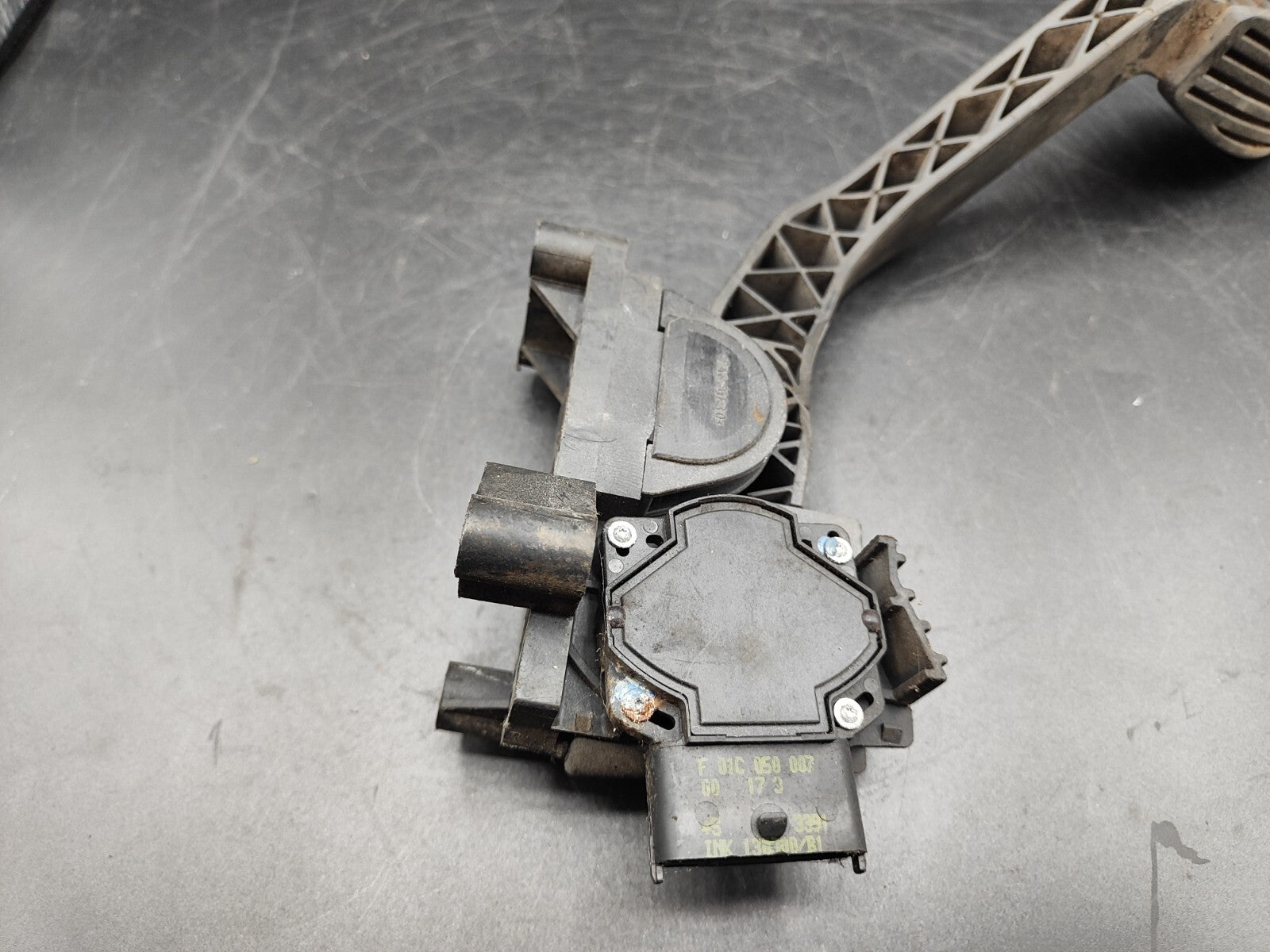 Fiat Punto 1.2 44kW 2005 Accelerator Throttle Pedal 46527295 0281002325