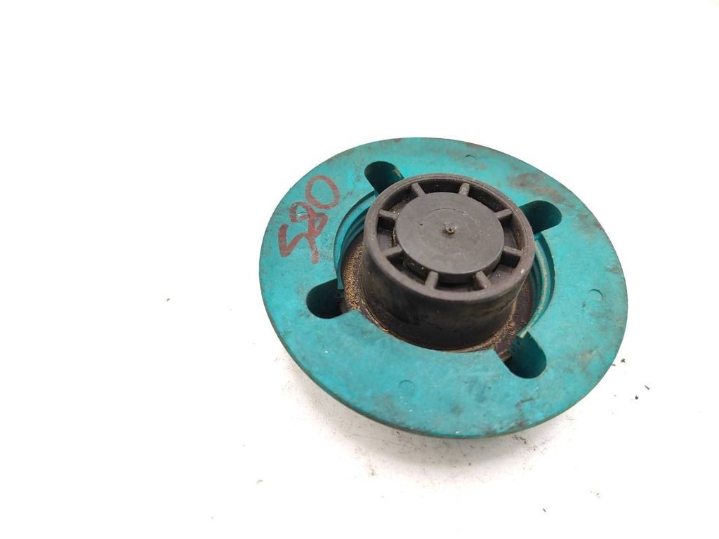 Volvo S70  V70  V70 XC 1999 Water coolant tank reservoir cap 9445462 