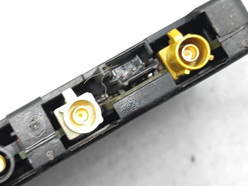 Volkswagen Touran I 2006 Radio Aerial antenna amplifier module 1T0035530 