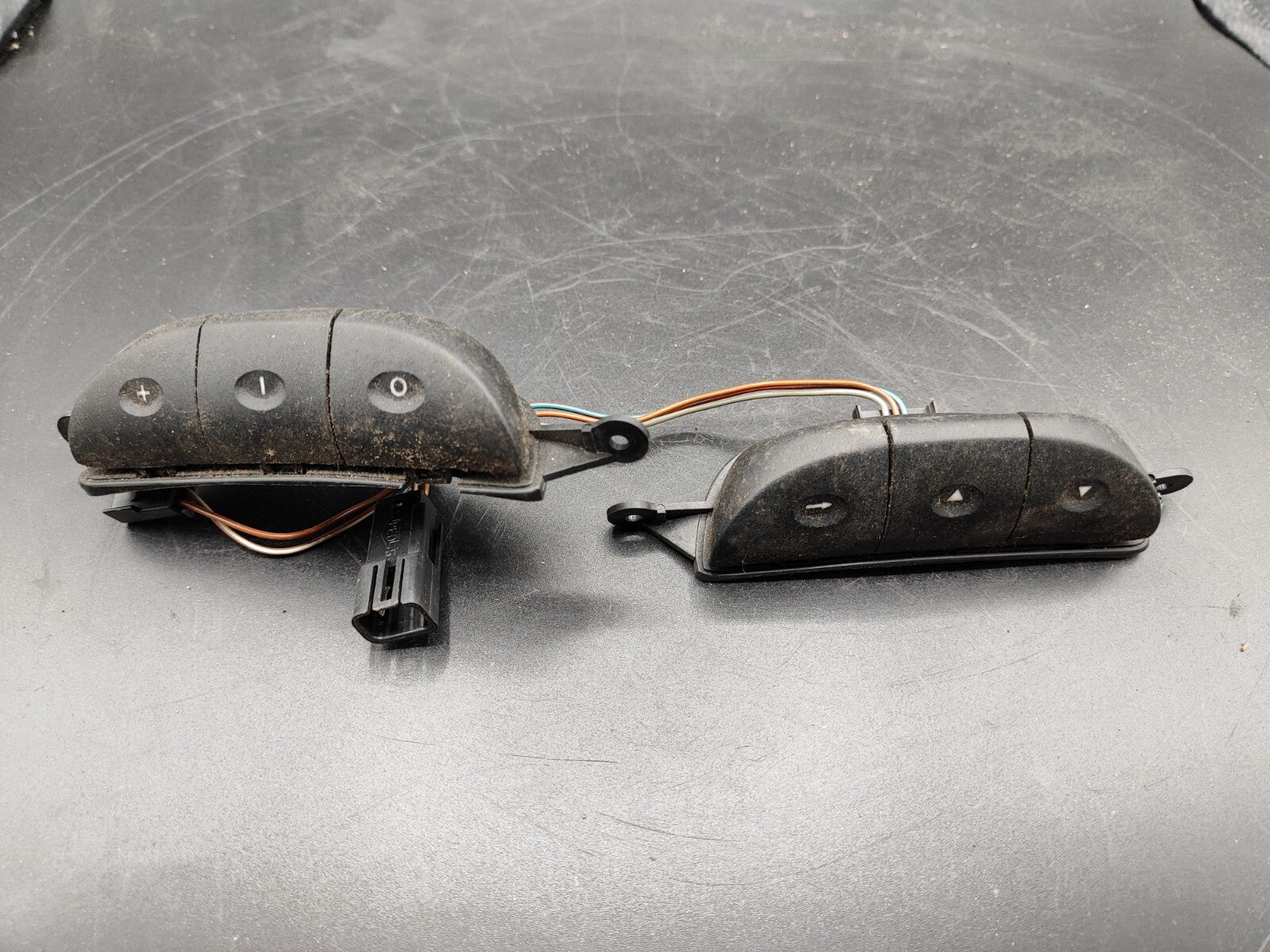 Opel Astra G 1999 Steering Wheel Switch Button 90561159