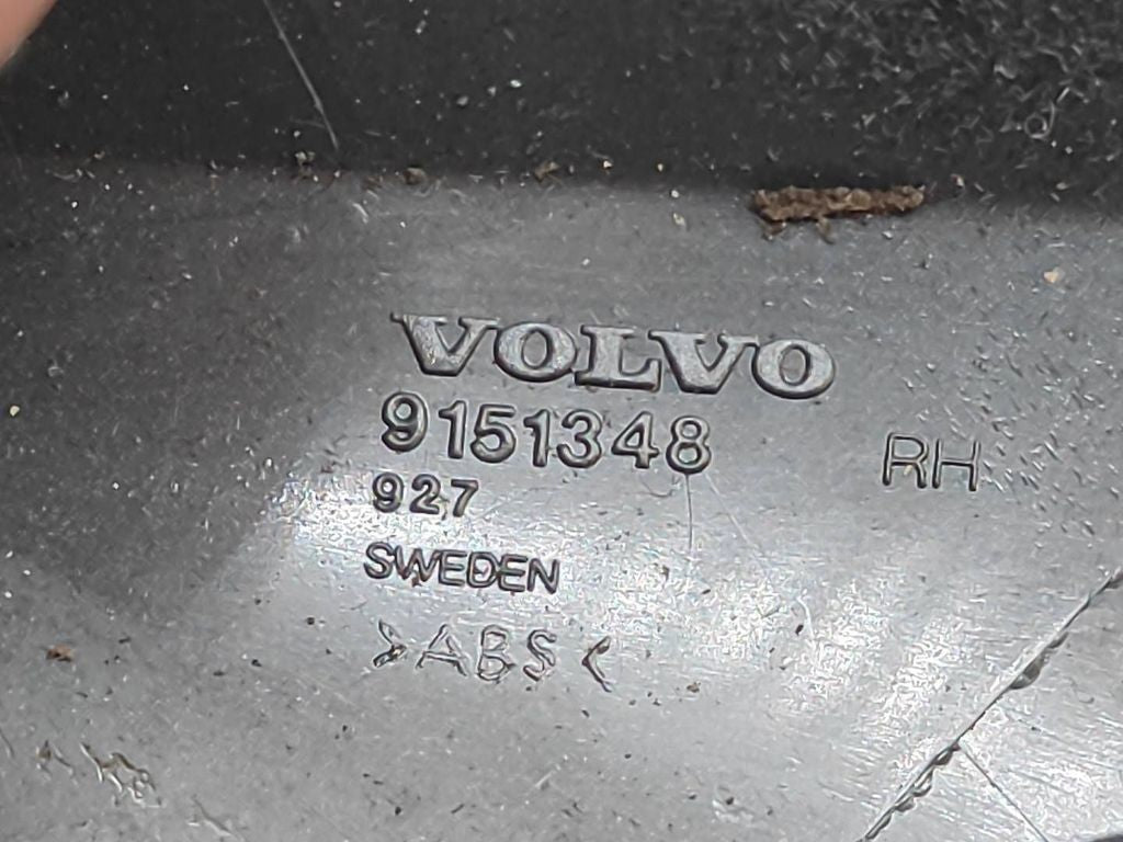 Volvo S70  V70  V70 XC 1997 plastic wing mirror trim cover 9151348 