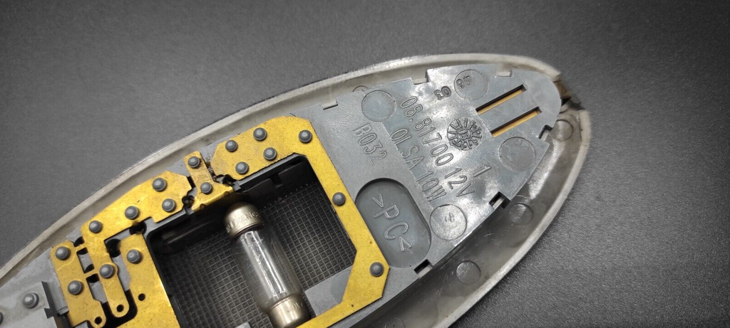 Alfa Romeo 147 / GT 1.9JTD 110kW 2007 Rear Interior Roof Reading Light 0881700