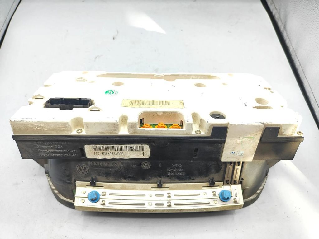 Volkswagen Golf III 1993 LHD speedometer instrument cluster 1H6919850FX 