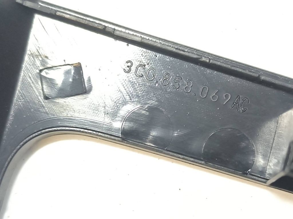 Volkswagen PASSAT B6 2008 Radio GPS head unit trim 3C0858069AC 