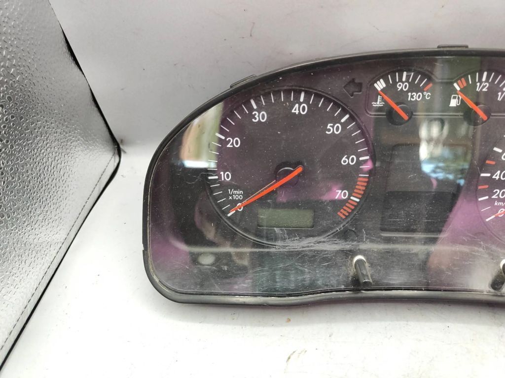 Volkswagen PASSAT B5 Petrol 1999 speedometer instrument cluster 3B0920822 