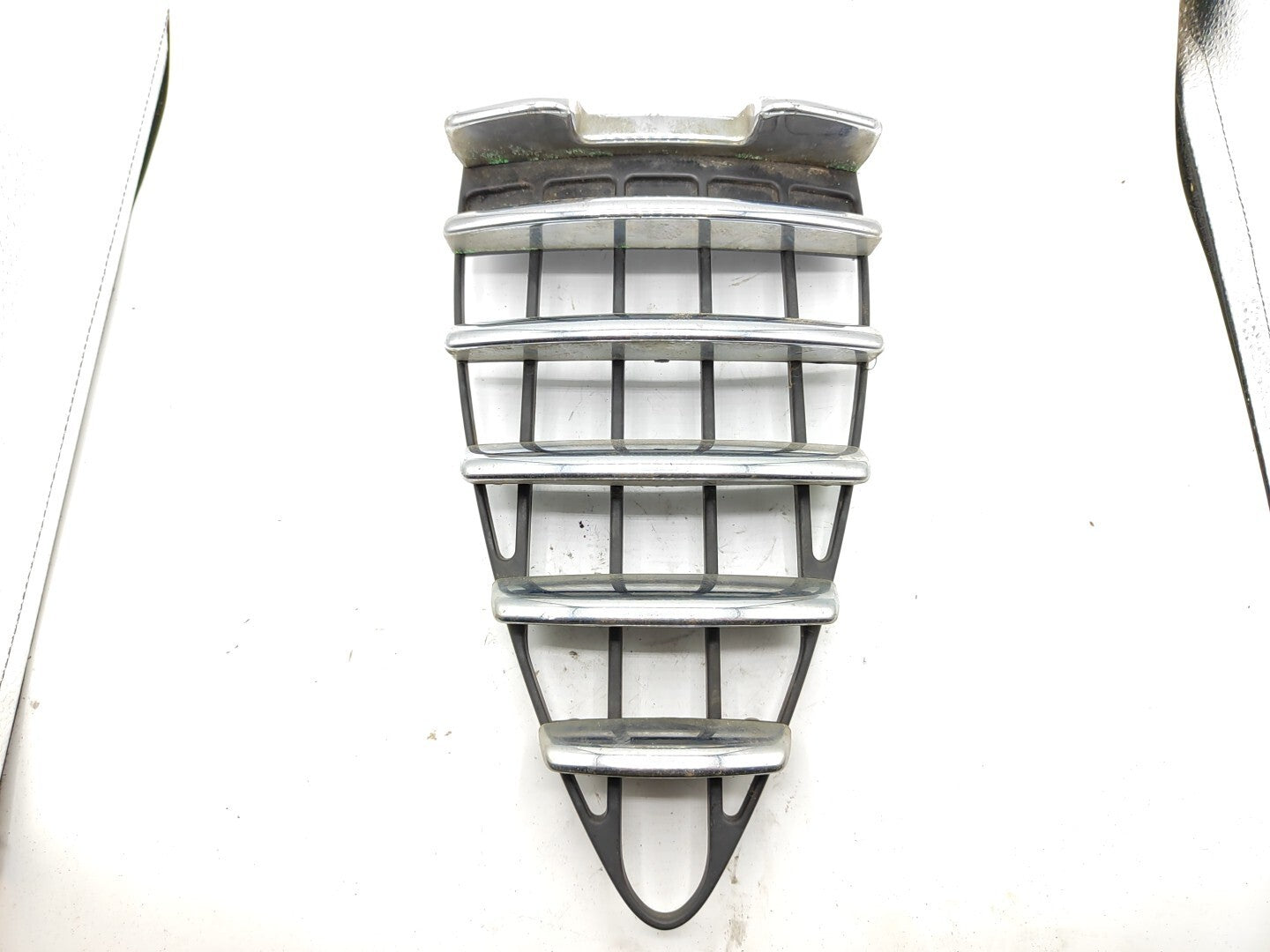 Alfa Romeo 147 2.0TS 110kW 2002 Front Bumper Center Grill 46556597