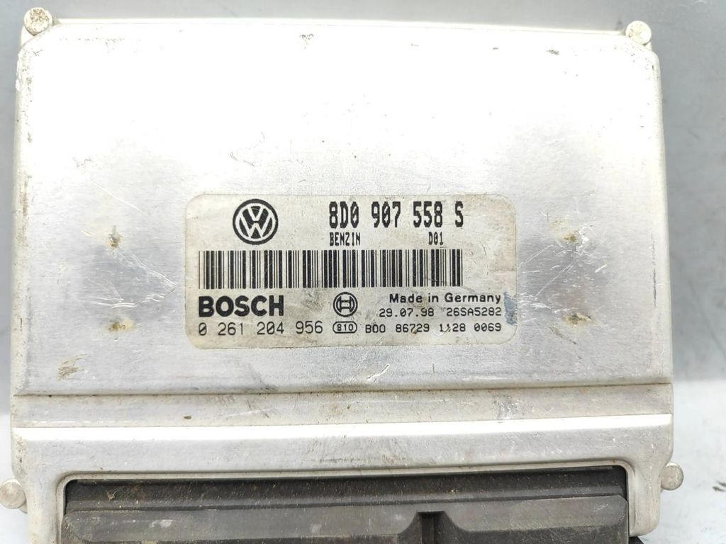 Volkswagen PASSAT B5 1.8i 1998 Engine control unit module ECU 8D0907558S 