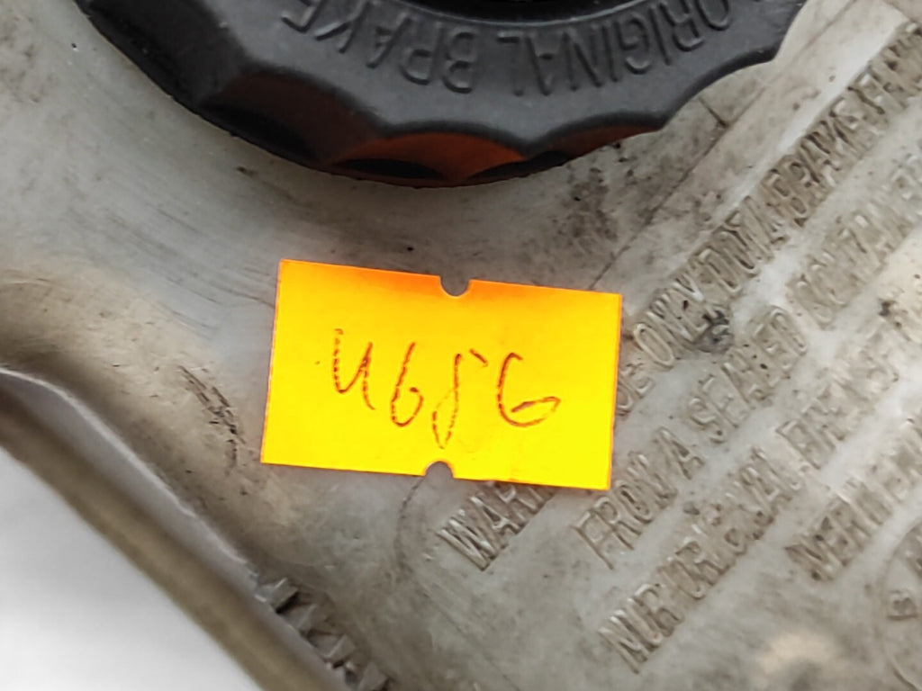 BMW E90 E91 330D 170kW 2006 Diesel Master Brake Cylinder Tank 03350886531