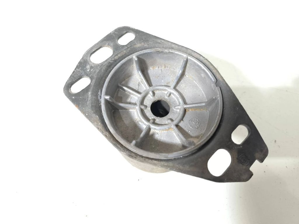 Alfa Romeo 155 1.8TS 103kW Petrol 1994 Engine mount bracket 