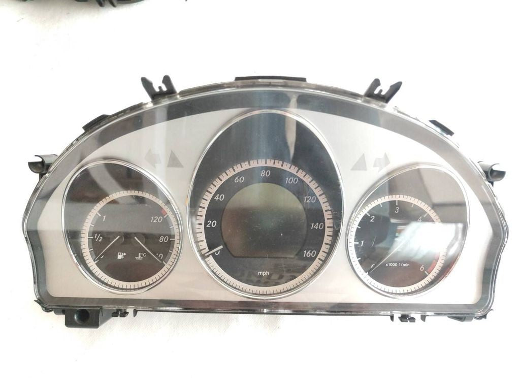 A2049002705 Mercedes-Benz C W204 2008 RHD speedometer instrument cluster 