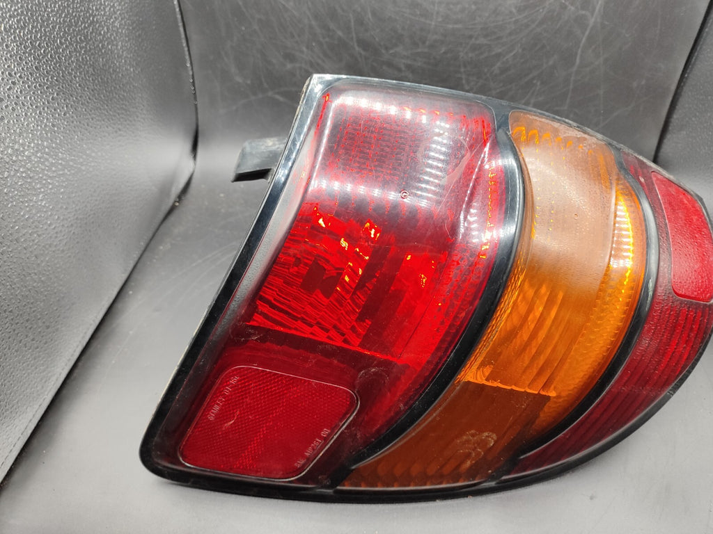 Pontiac Vibe 2004 LHD Rear Left Side Taillight Lamp Light