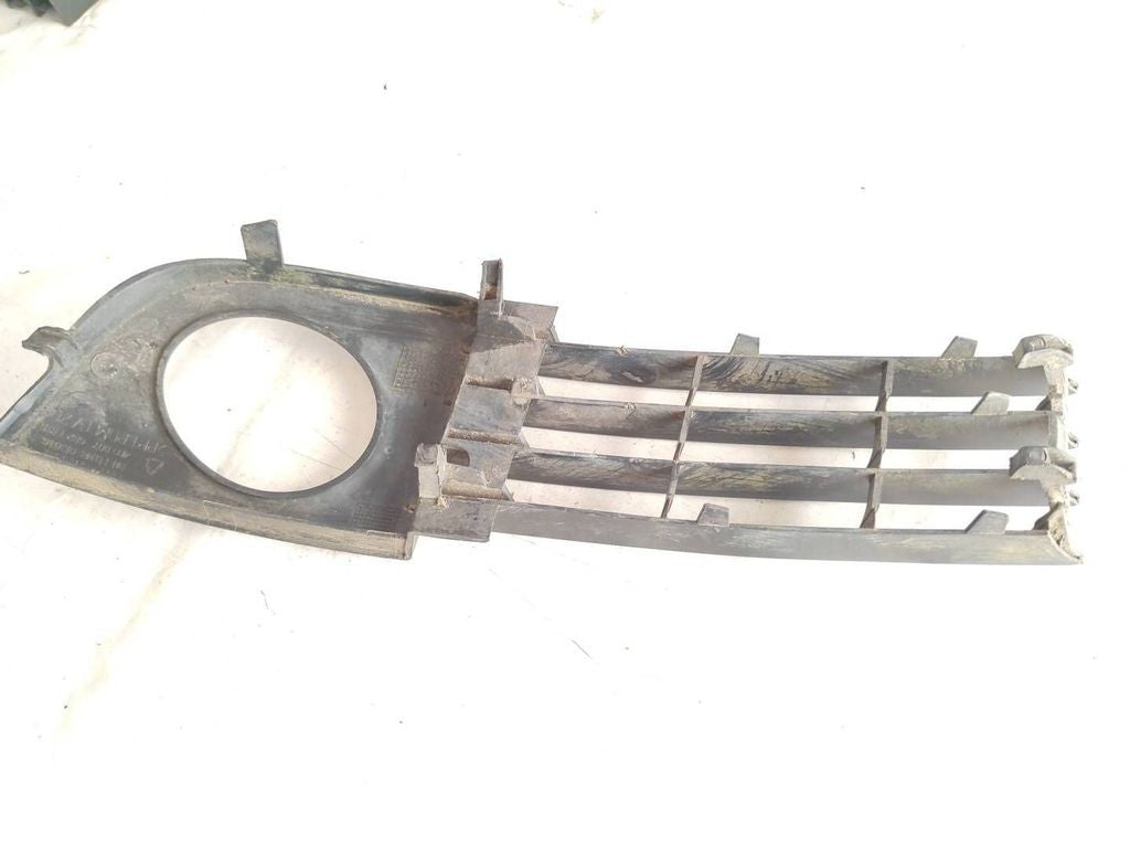 Audi A6 C5 4B 2003 front right fog light trim grill 4B0807682T