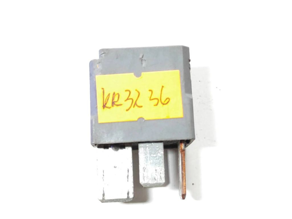 Ford Mondeo Mk III 2002 relay 6G9T14B192EA 