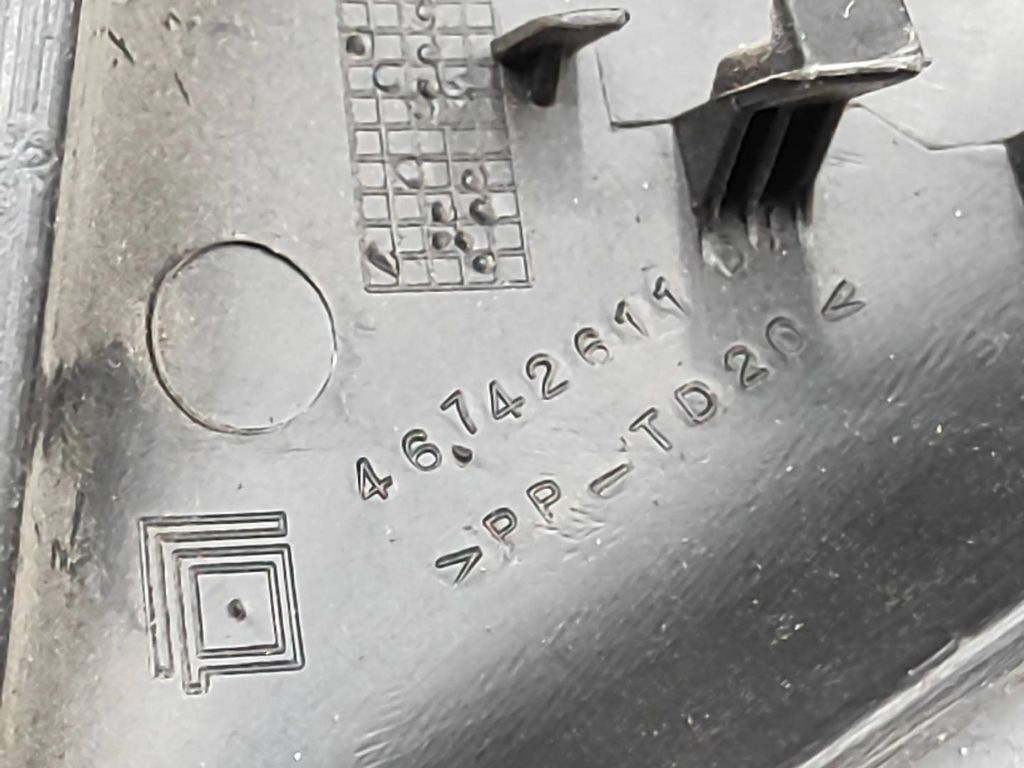 Alfa Romeo 147 Facelift 2007 Front plastic wing mirror trim cover 46742611 