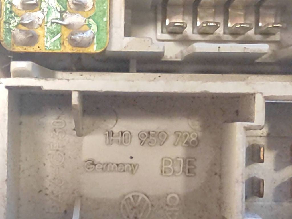 Volkswagen Golf MK3 1996 front seat light 1H0947111 