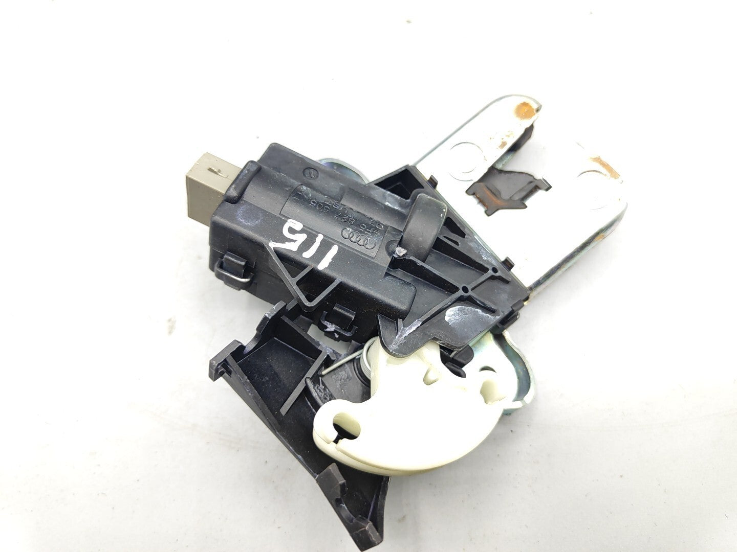 Audi A4 A5 B8 2.0TDI 2010 Rear Tailgate Boot Lock 4F5827505D