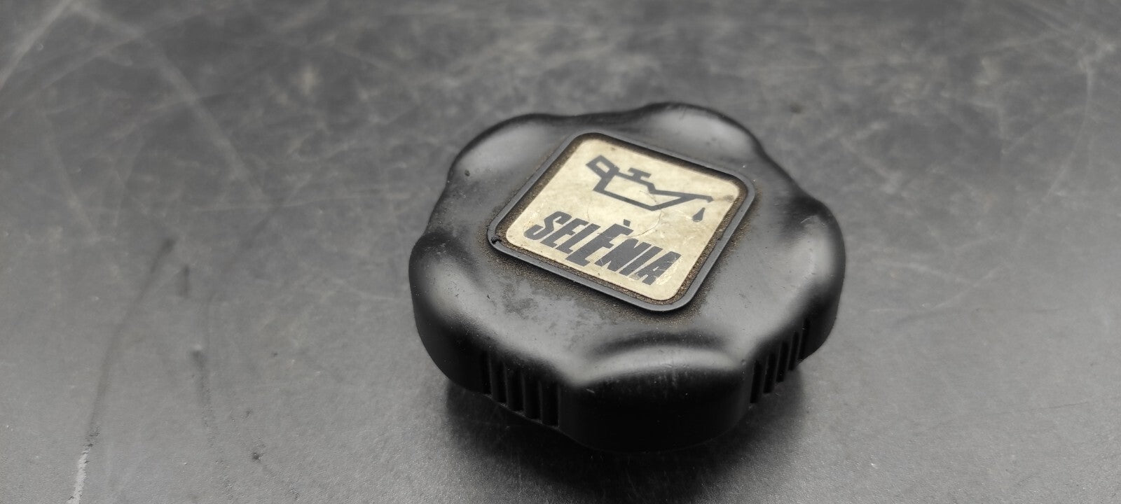 Alfa Romeo 147 1.9JTD 85kW 2004 Diesel Engine Oil Filler Cap