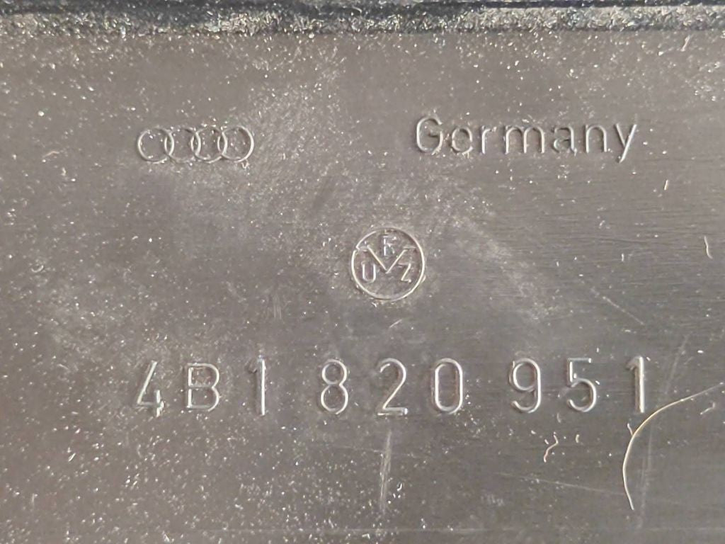 Audi A6 S6 C5 4B 2003 Front dash center air vent grill 4B1820951 