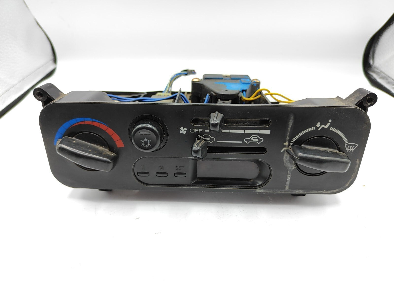 Mitsubishi Lancer 1996 Climate Control Heater Switches MB878417