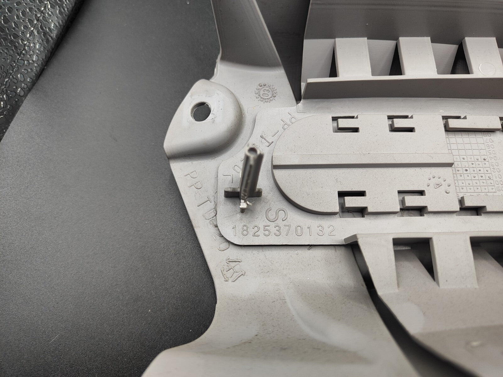 Alfa Romeo GT 1.9JTD 2004 Left Side B Pillar Trim Cover 1825370132 1560464610