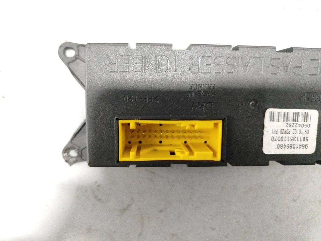 Peugeot 607 2.2i 116kW 2001 Comfort convenience body module 9641086480 