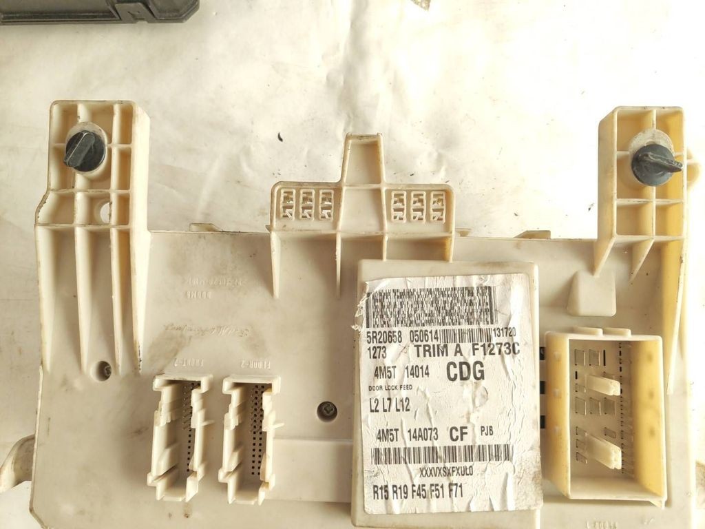 Ford Focus 1.6TDCI 2006 Fuse module 4M5T14A073CF 