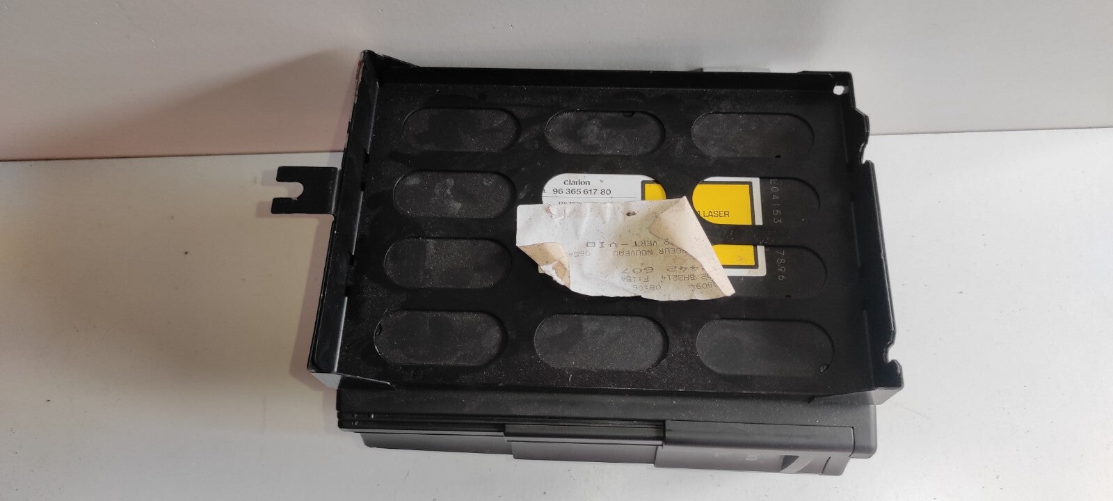 Peugeot 607 3.0i V6 2001 Rear Tailgate Trunk CLARION CD Changer 9636561780