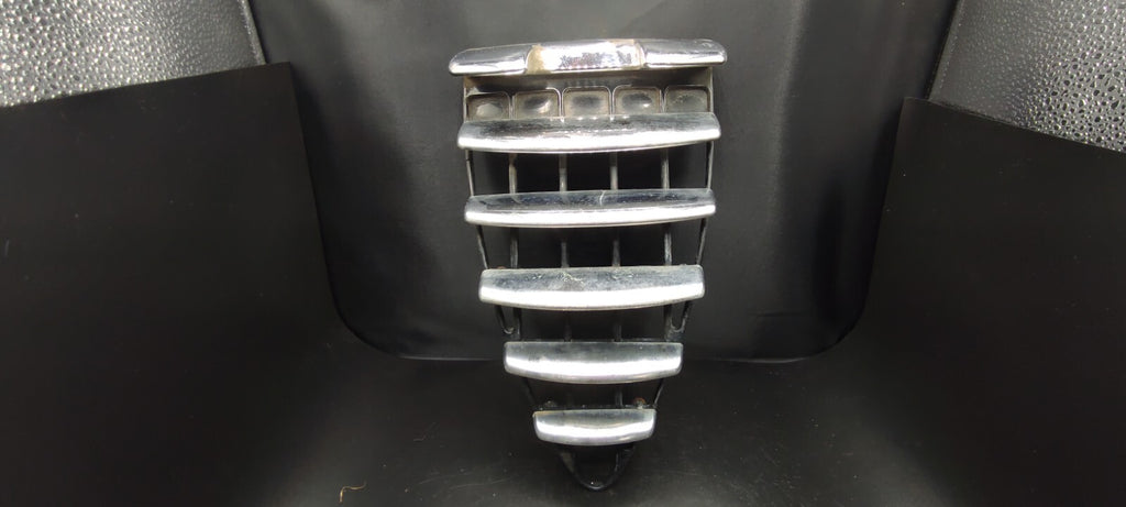 Alfa Romeo 147 1.9JTD 103kW 16V 2003 Front Bumper Center Grill 46556597