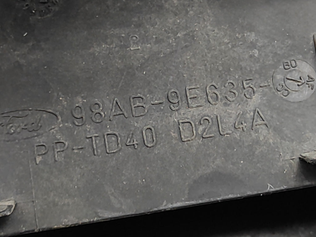 Ford Focus MK1 1.6i 74kW 100PS 2001 Engine Air Intake Pipe Hose 98AB9E635