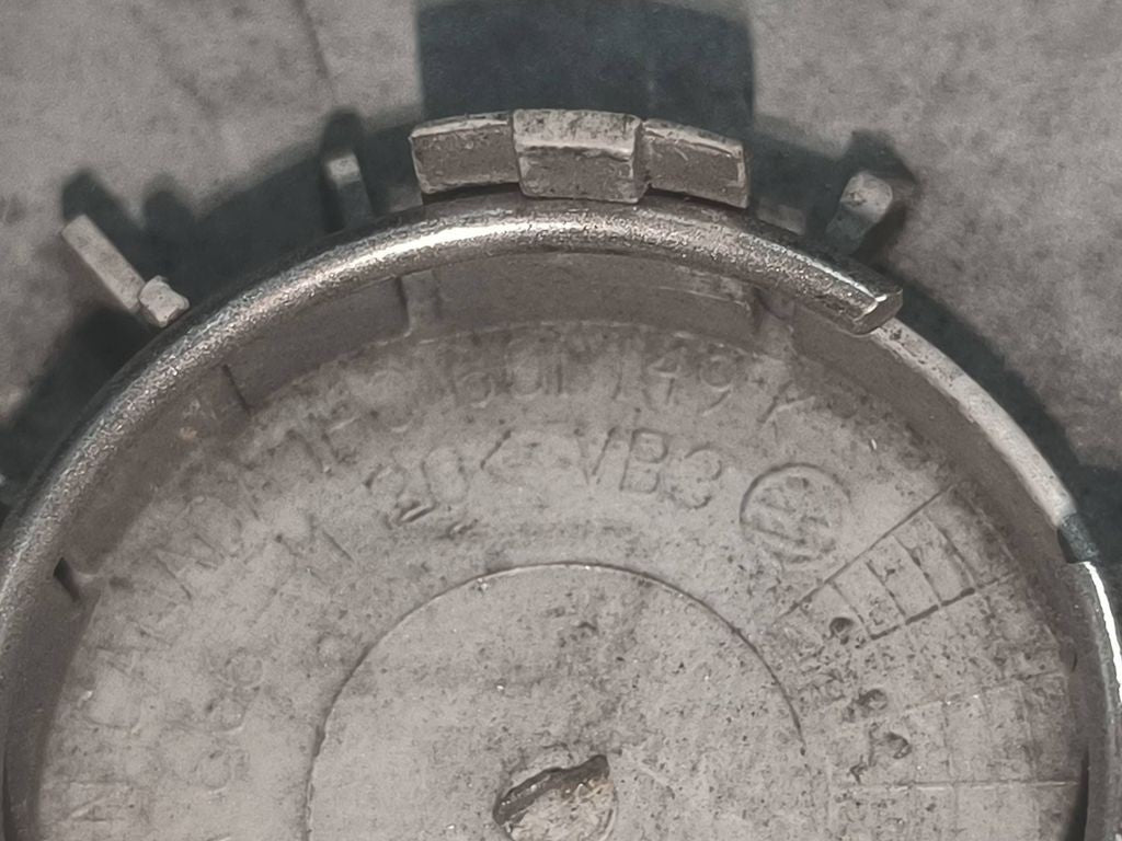 Volkswagen Golf III 1.9TDI 1991 wheel cap 1H0601149K 