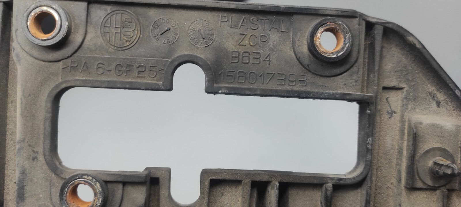 Alfa Romeo 156 SW 2.4JTD 110kW 2002 Front Middle Radiator Grill 156017393