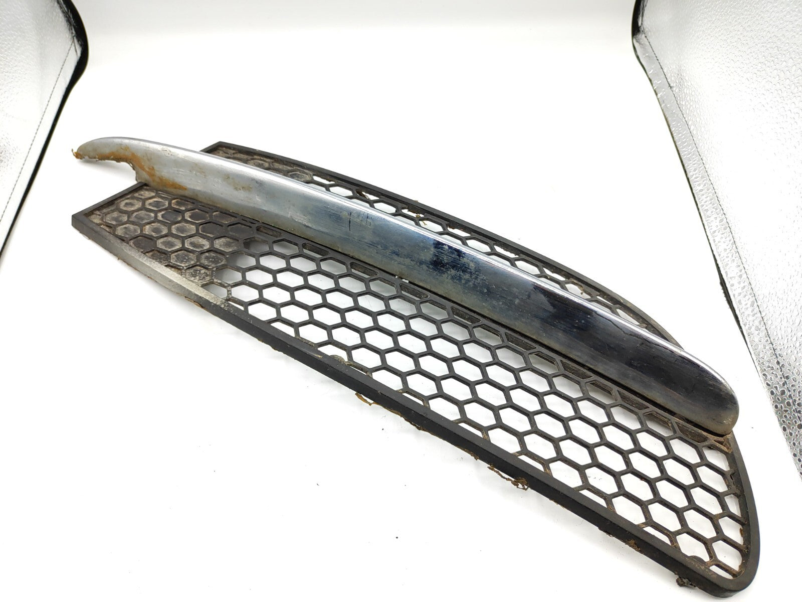 Alfa Romeo 147 1.9JTD 103kW 16V 2004 Front Right Bumper Grill 46557853