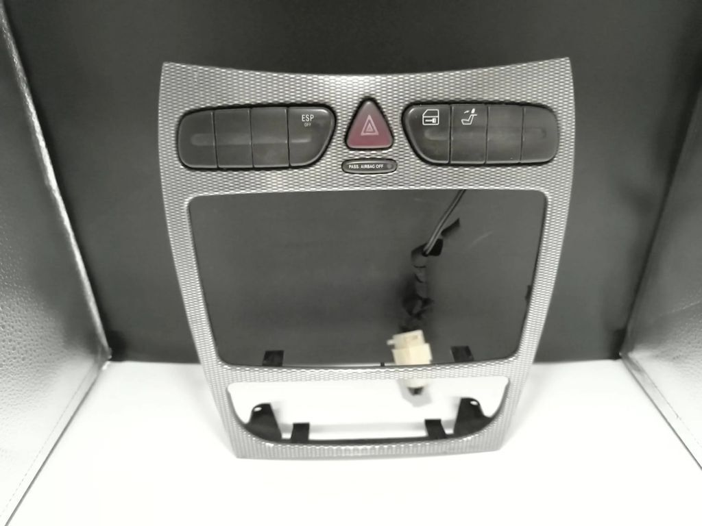 Mercedes-Benz C W203 2002 Front AC Radio Trim A set of switches 2038215679 