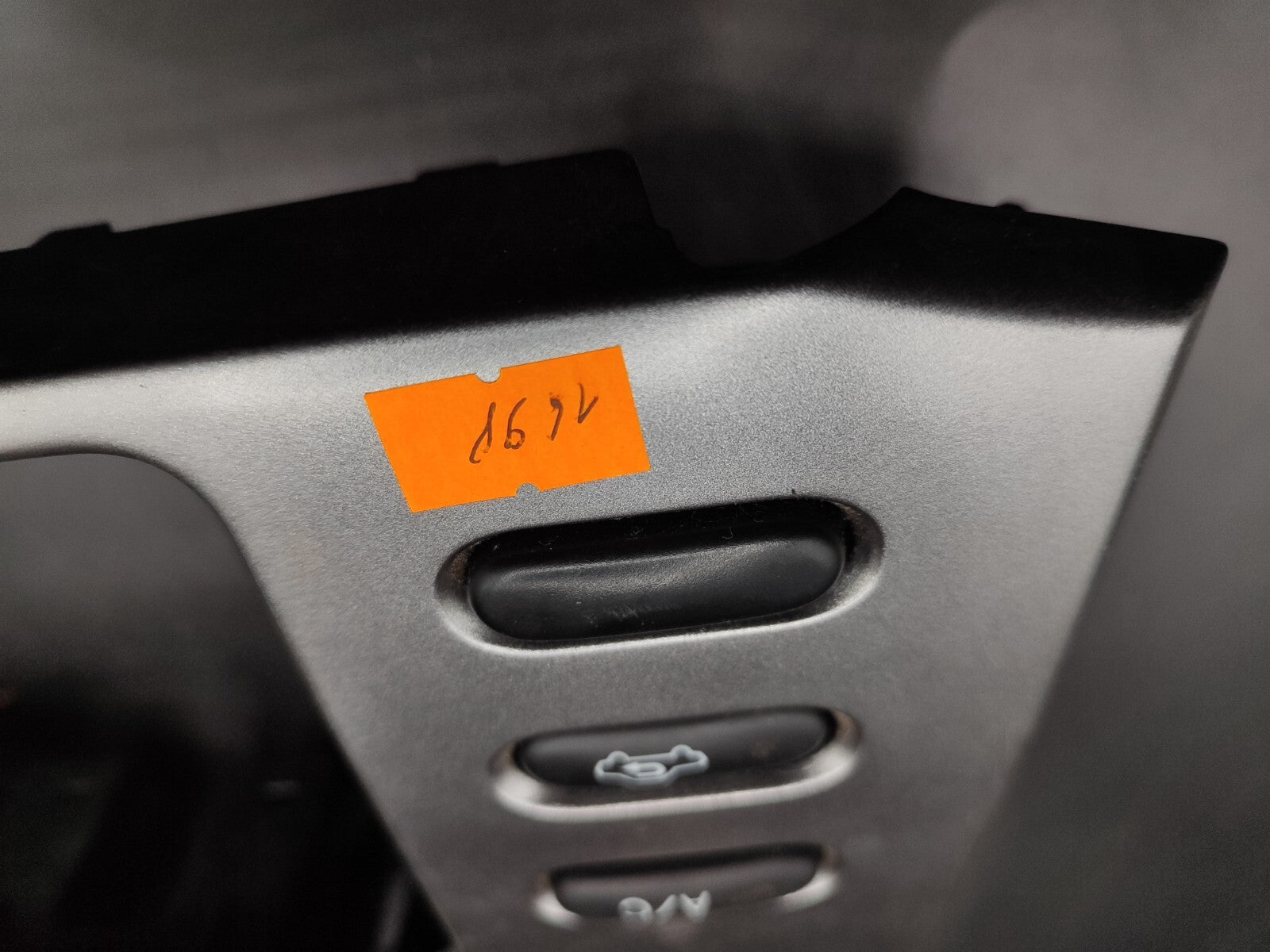 Pontiac Vibe 2004 LHD Dashboard Radio Surround Trim A/C Switch Air Vent Grill