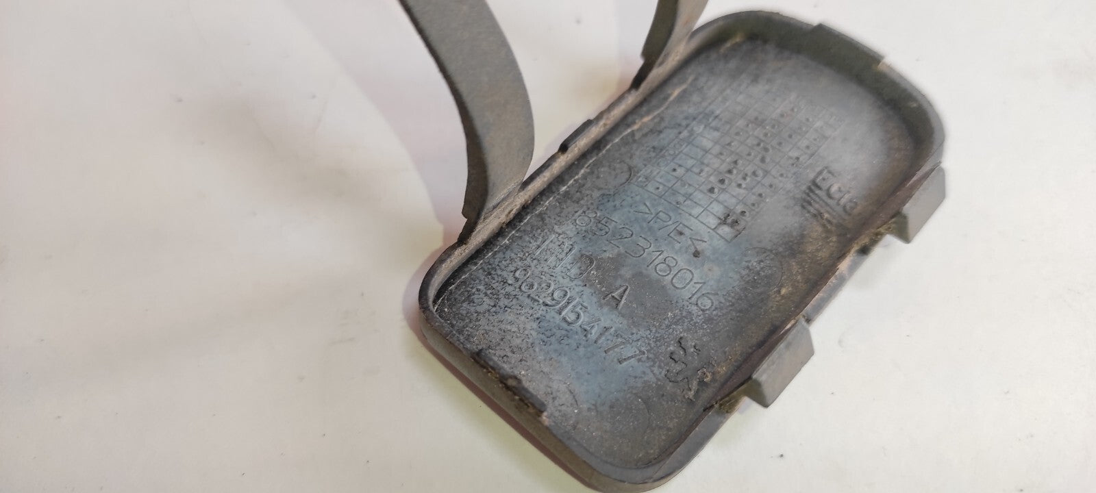 Peugeot 607 3.0i V6 2001 Rear Bumper Tow Hook Cover Cap 9629154177